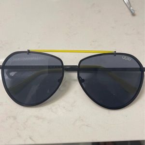 QUAY Australia glasses
